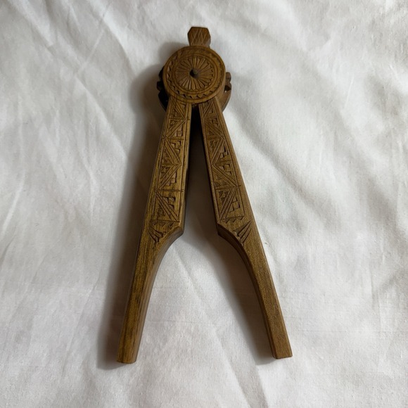 Vintage Scandinavian Chip Carved Walnut Nut Cracker c. 1935 - Picture 2 of 5